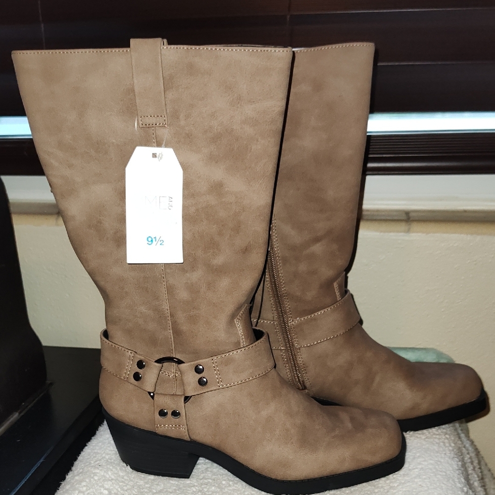 Stylish Tan Women's Boots